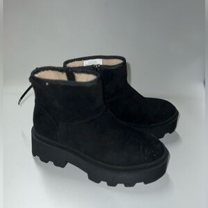 NWT Black Rowland Boots